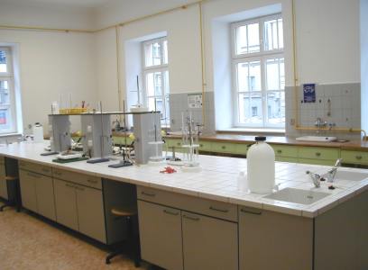 chemick� laborato�
